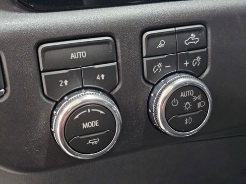 Used 2026 GMC Sierra 1500 SLT AWD/4WD image 33