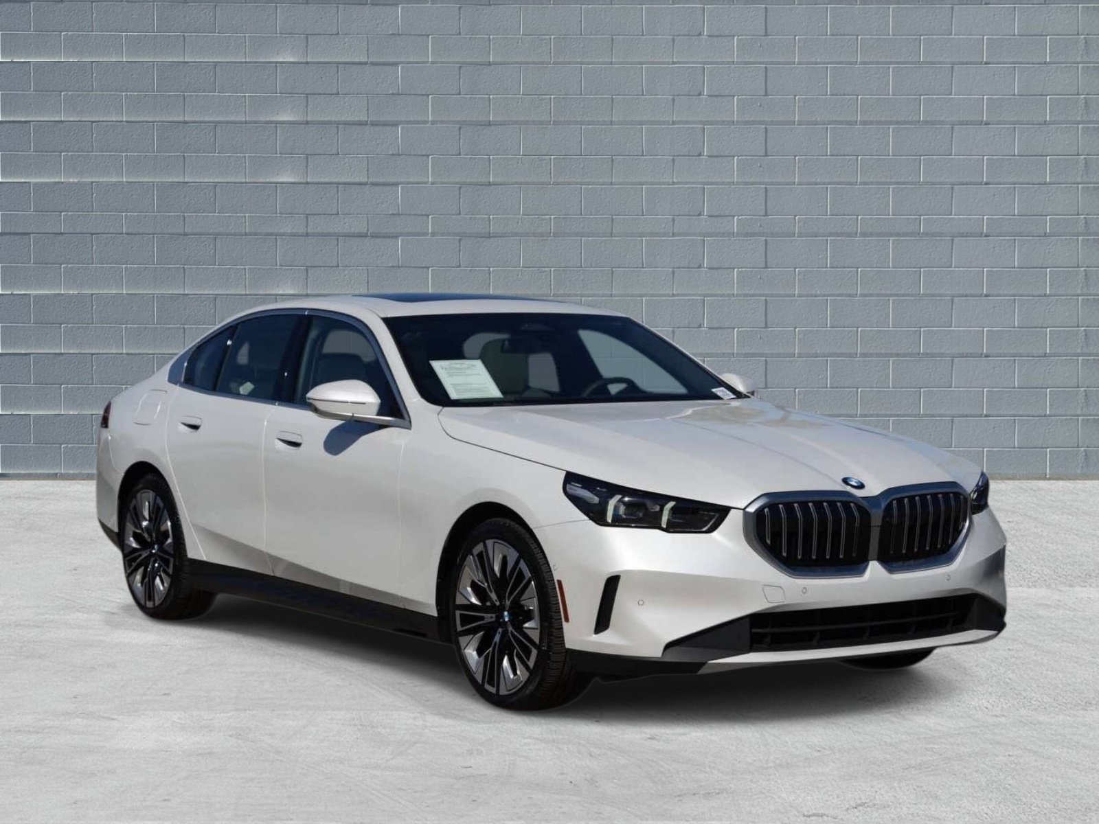 Used 2026 BMW 530i RWD image 1