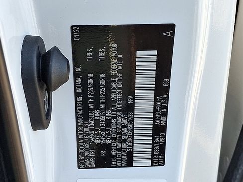 Used 2022 Toyota Sienna Platinum AWD/4WD image 27