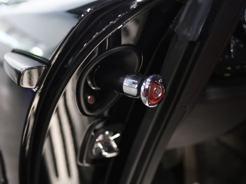 Used 2016 Rolls-Royce Wraith RWD image 19