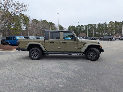 Certified 2025 Jeep Gladiator Sport image 4