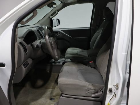 Used 2017 Nissan Frontier SV image 10