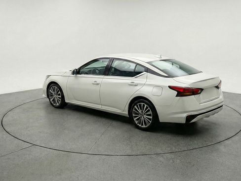 Used 2025 Nissan Altima 2.5 SV image 6