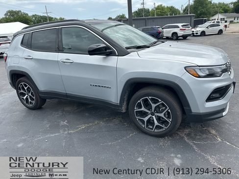 Used 2025 Jeep Compass Limited AWD/4WD image 3
