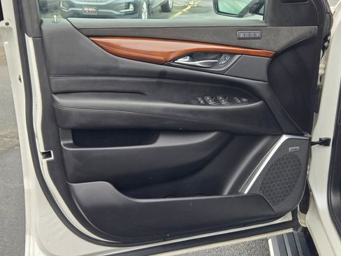 Used 2019 Cadillac Escalade Premium Luxury image 20