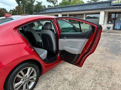 Used 2017 Hyundai Elantra SE FWD image 38