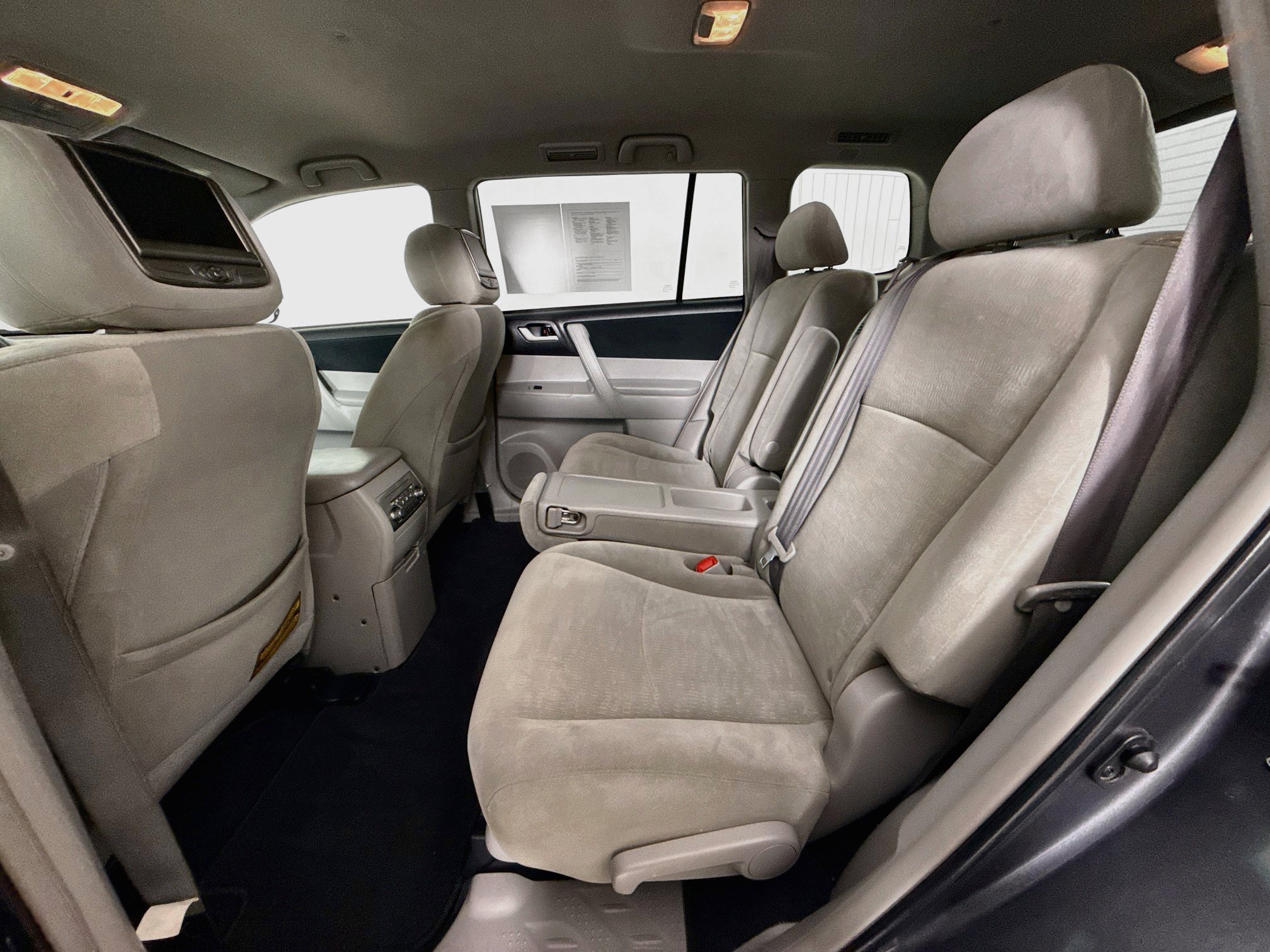 Used 2012 Toyota Highlander 4WD w/ Tech Pkg image 24