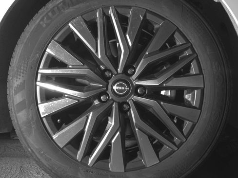 Used 2025 Nissan Altima 2.5 SV image 13