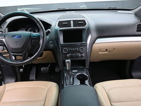Used 2016 Ford Explorer XLT w/ Equipment Group 202A image 14