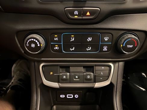 Used 2024 GMC Terrain SLE FWD image 19
