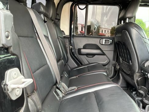 Used 2022 Jeep Gladiator Rubicon w/ Cold Weather Group AWD/4WD image 18