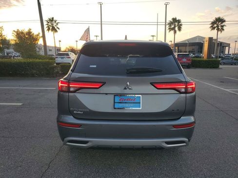 Used 2022 Mitsubishi Outlander SEL image 12
