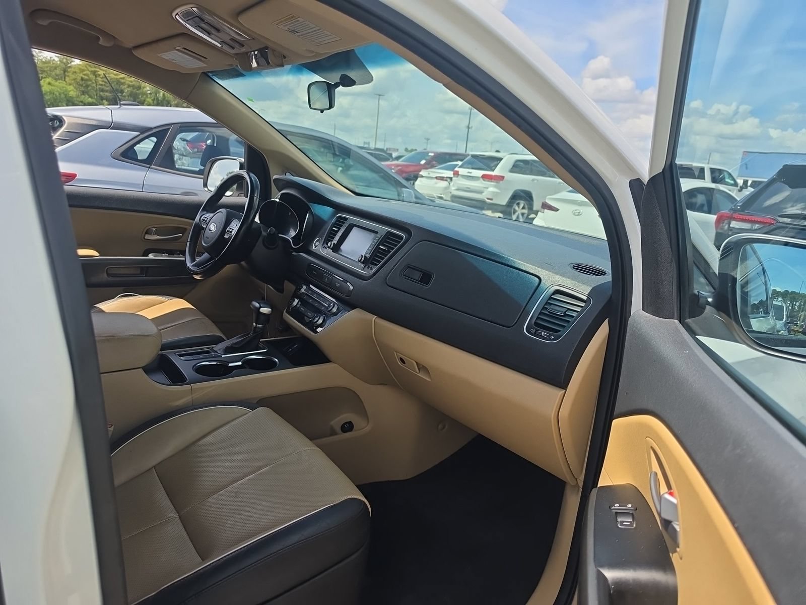 Used 2020 Kia Sedona EX FWD image 11