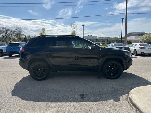 Used 2021 Jeep Cherokee Trailhawk w/ Trailer Tow Group AWD/4WD image 3