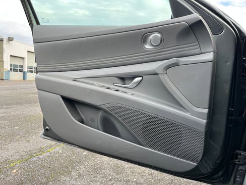 Used 2025 Hyundai Elantra SEL image 20