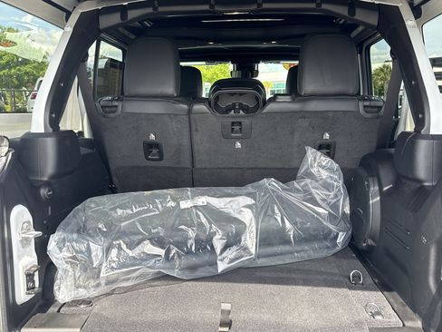 Used 2025 Jeep Wrangler Sahara w/ Safety Group image 31