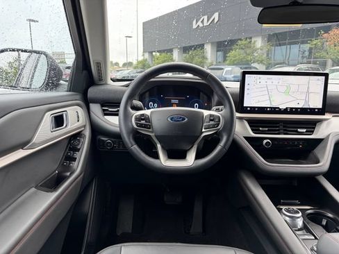 Used 2025 Ford Explorer Active w/ Active Comfort Package RWD image 7