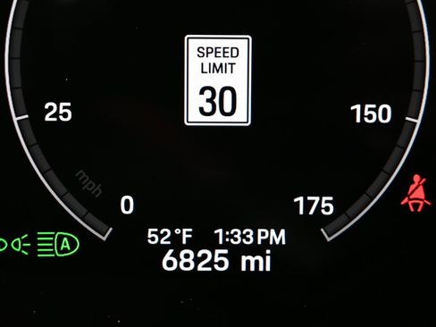 Used 2025 Porsche Cayenne Coupe image 35