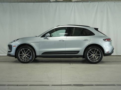 Certified 2024 Porsche Macan image 2