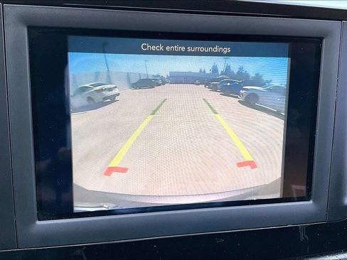 Used 2018 Chrysler Pacifica Touring Plus w/ Tire & Wheel Group FWD image 26