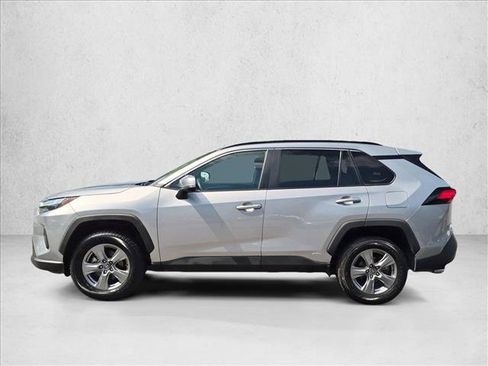 Used 2025 Toyota RAV4 XLE AWD/4WD image 9
