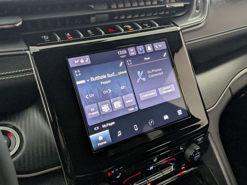 Used 2023 Jeep Grand Cherokee L Laredo image 19