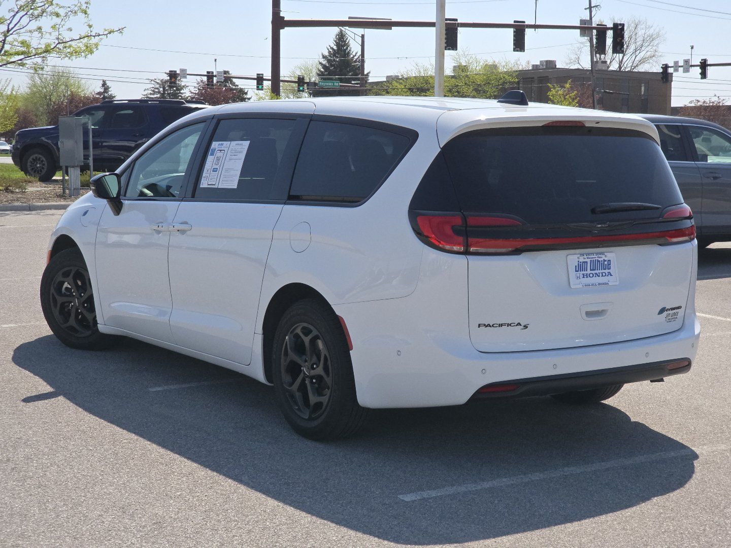 Used 2024 Chrysler Pacifica Limited FWD image 12