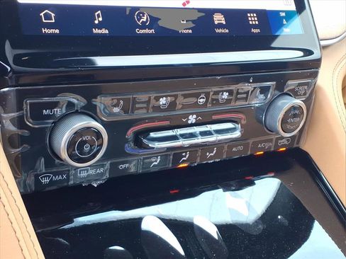 New 2025 Jeep Grand Cherokee Summit image 11