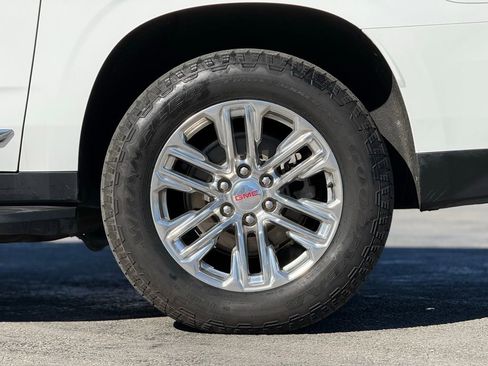 Used 2021 GMC Yukon XL SLT w/ SLT Luxury Plus Package image 3