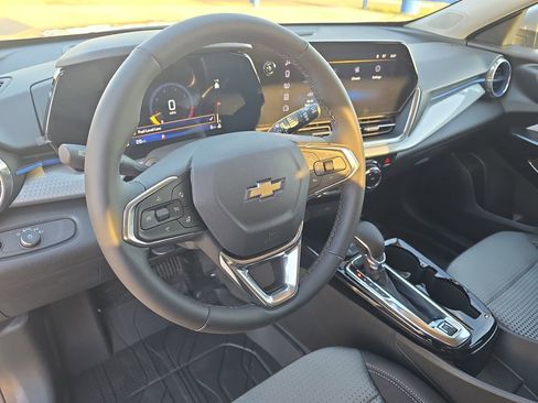 New 2026 Chevrolet Trax LT w/ LT Convenience Package FWD image 16