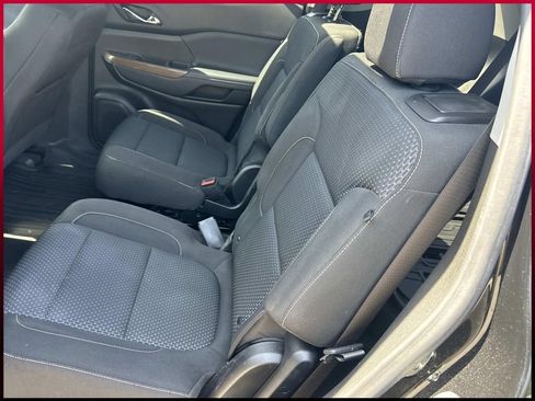 Used 2022 GMC Acadia SLE w/ Driver Convenience Package FWD image 23