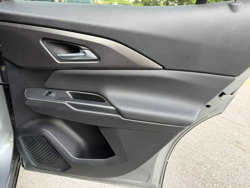 Used 2025 Chevrolet Equinox EV LT image 21