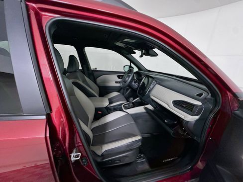 Used 2025 Subaru Forester Limited image 32