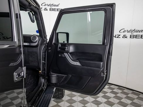Used 2018 Jeep Wrangler Unlimited Sahara w/ Max Tow Package AWD/4WD image 14