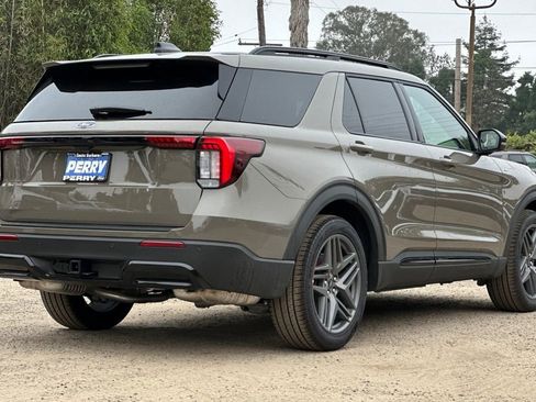 New 2026 Ford Explorer ST-Line w/ ST-Line Street Pack image 5