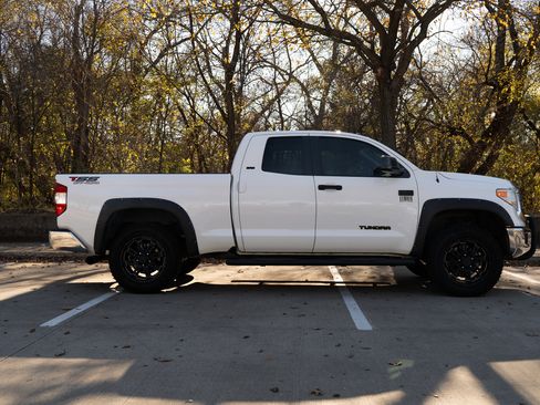 Used 2016 Toyota Tundra SR5 image 10
