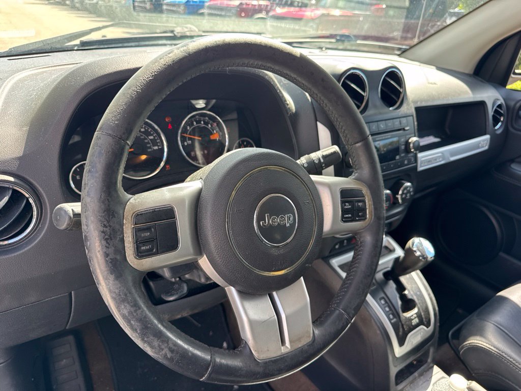 Used 2016 Jeep Compass Latitude FWD image 9