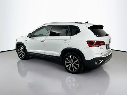 Certified 2023 Volkswagen Taos SE w/ Panoramic Sunroof Package image 7