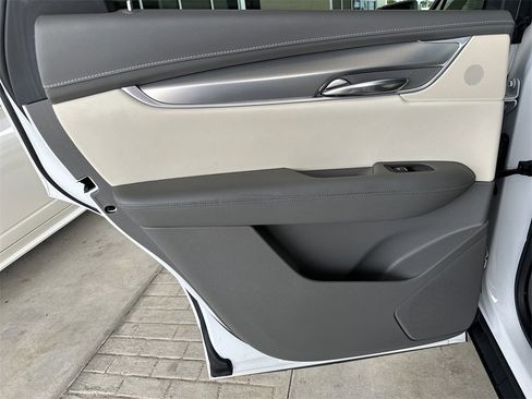 Used 2017 Cadillac XT5 Luxury w/ Driver Awareness Package image 24