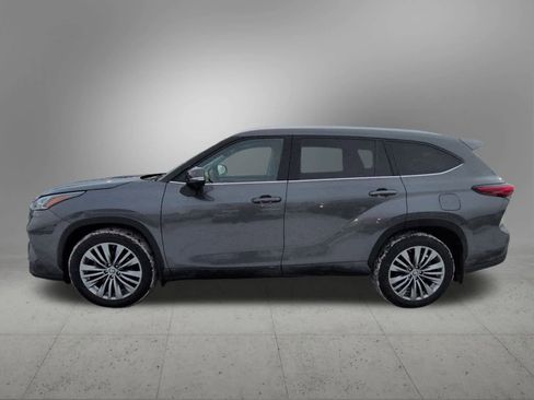 Used 2023 Toyota Highlander Platinum image 3