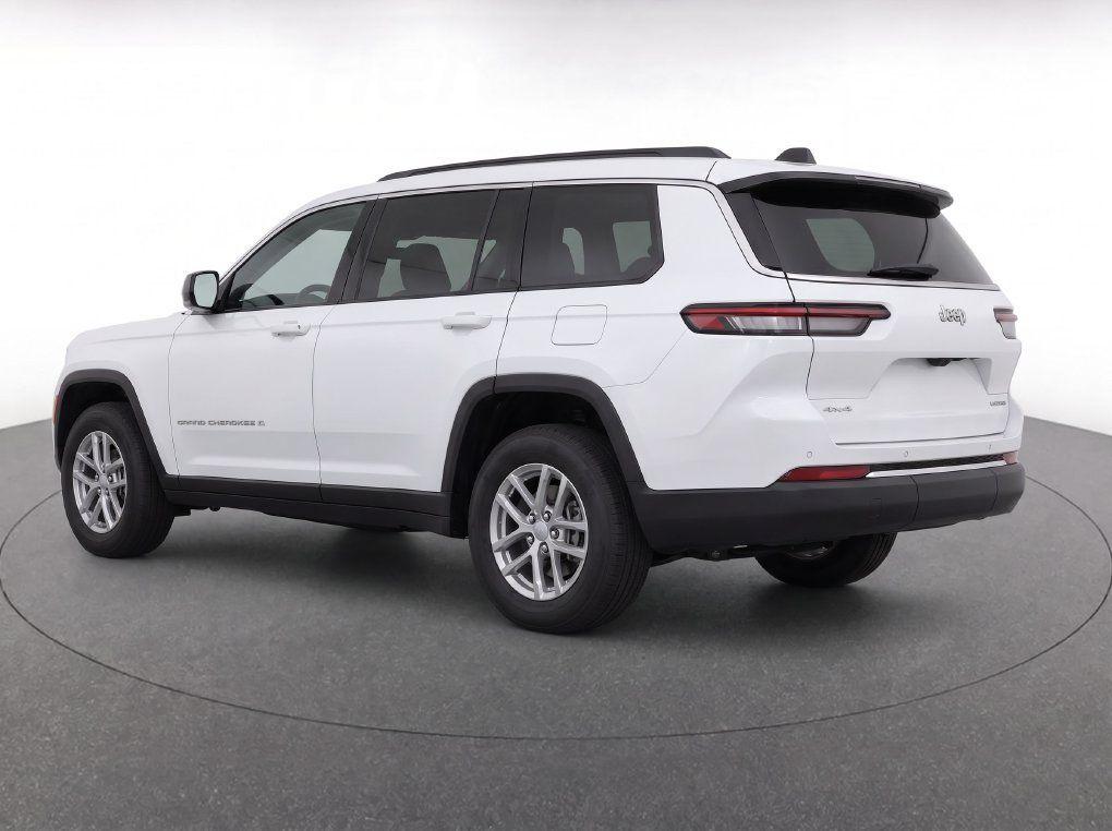 Used 2024 Jeep Grand Cherokee L Laredo w/ Trailer Tow Package AWD/4WD image 3