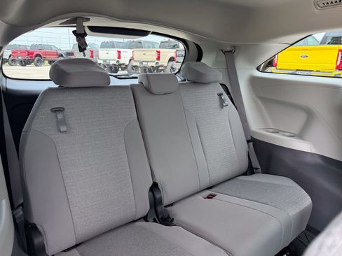 Used 2023 Toyota Sienna LE w/ LE Plus Package FWD image 20