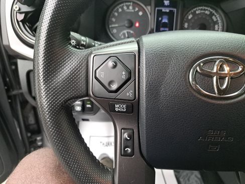 Used 2017 Toyota Tacoma TRD Sport w/ Premium & Technology Package AWD/4WD image 17