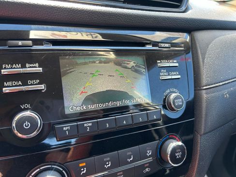 Used 2017 Nissan Rogue S AWD/4WD image 20