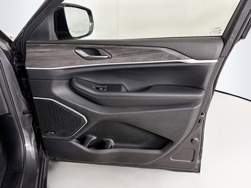 Used 2023 Jeep Grand Cherokee 4WD 4xe image 34