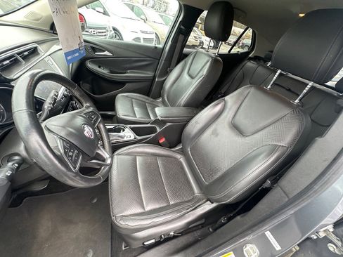 Used 2021 Buick Encore GX Essence image 11