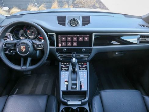 Certified 2025 Porsche Macan image 26