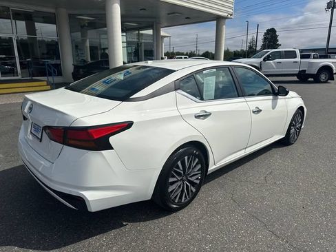 Used 2025 Nissan Altima 2.5 SV FWD image 2