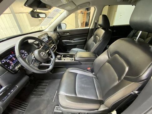 Used 2024 Nissan Pathfinder SL AWD/4WD image 22