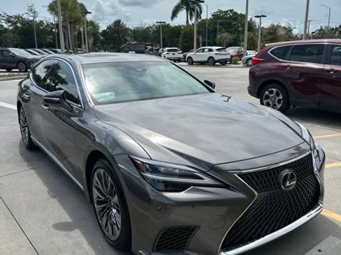 Used 2023 Lexus LS 500 w/ Accessory Package (Z2) RWD image 2